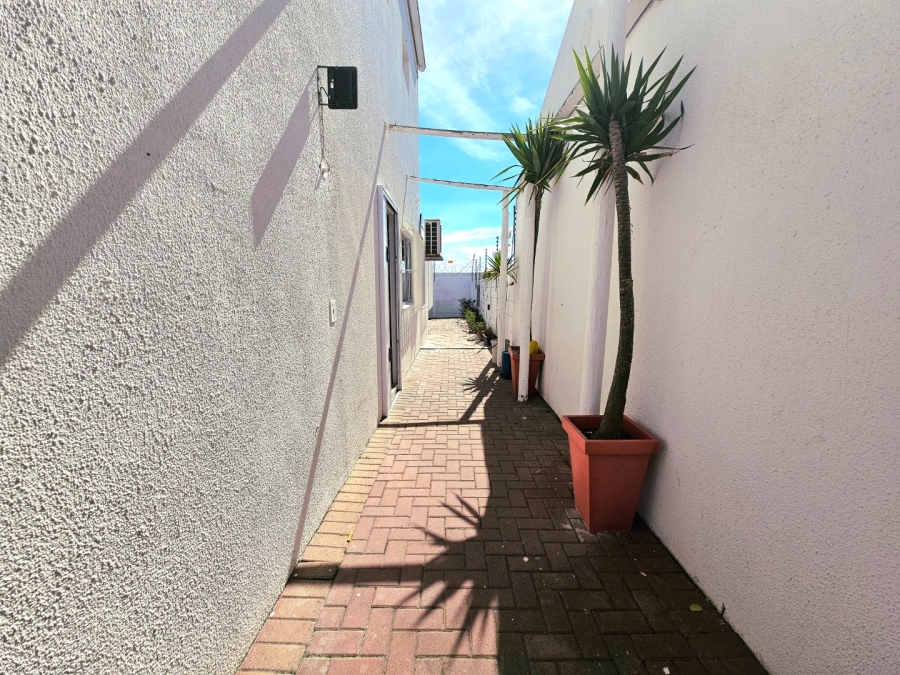 4 Bedroom Property for Sale in Marina Da Gama Western Cape